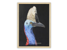 Load image into Gallery viewer, Helmkasuar Kopf und Hals vor schwarzem Hintergrund gezeichnet, in hellem Holzrahmen