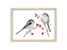 Load image into Gallery viewer, zwei Schwanzmeisen auf Hagebutten Ästen
